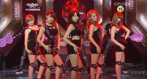 Kpop tuần qua: Cuộc chiến kín-hở lại bùng nổ - Hình 4
