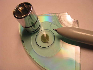 Mặt dây chuyền trong suốt có nguồn gốc từ đĩa CD - Hình 4