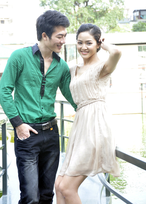 Phan Thị Lý duyên dáng với đầm màu nude - Hình 13