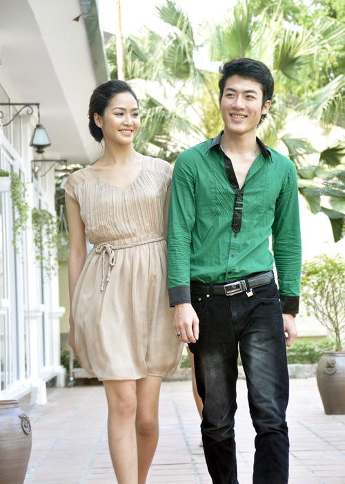 Phan Thị Lý duyên dáng với đầm màu nude - Hình 15