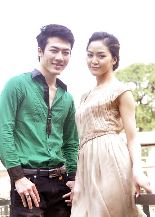 Phan Thị Lý duyên dáng với đầm màu nude - Hình 14