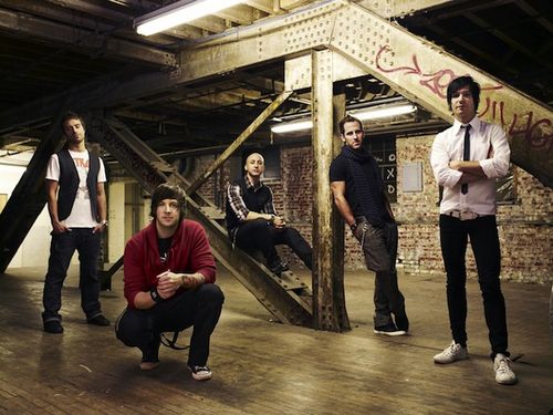 Simple Plan trở lại với MV cực xì tin - Hình 1