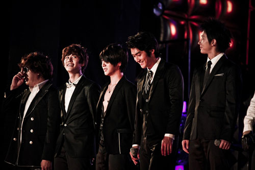 Thành viên Super Junior nghịch với lửa - Hình 10