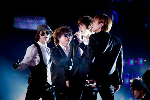 Thành viên Super Junior nghịch với lửa - Hình 17