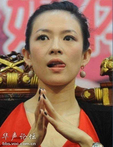 Chương Tử Di ngoáy mũi giữa bàn dân thiên hạ - Hình 2
