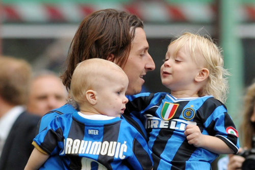 Con Ibrahimovic xinh như thiên thần - Hình 9
