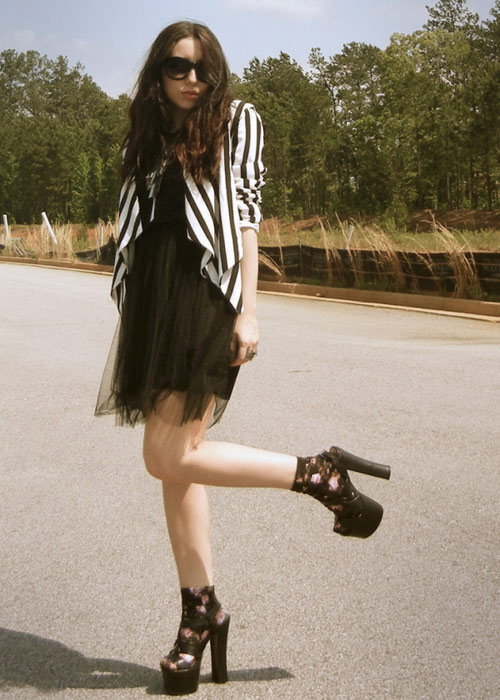 Mặc áo kẻ chất như blogger thời trang - Hình 13