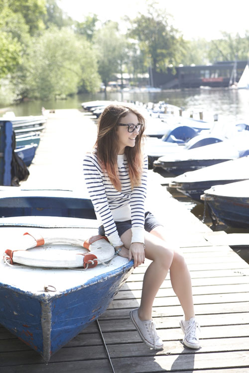 Mặc áo kẻ chất như blogger thời trang - Hình 16