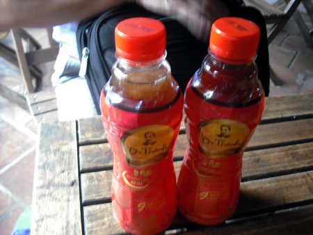 Rợn người với vật thể lạ trong chai Dr. Thanh - Hình 1