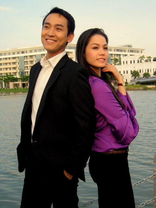 Vĩ Văn khóc trên vai Nhật Kim Anh - Hình 9