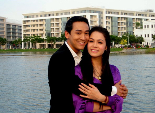 Vĩ Văn khóc trên vai Nhật Kim Anh - Hình 10