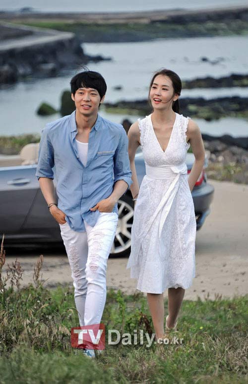 Cặp đôi Hàn tình tứ tại đảo Jeju - Hình 1