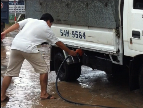 Hãi hùng quả bom nổ chậm trong khu dân cư - Hình 3