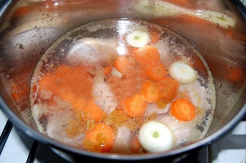 Lạ miệng với gà nấu nho khô - Hình 4