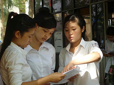 Ngày đầu thi nghiêm chỉnh, ngày thứ 2 phao bay rộn ràng - Hình 1