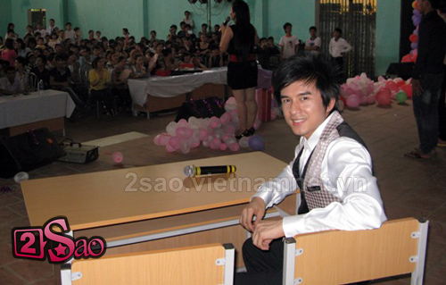 Những pha cấp cứu đáng nhớ của làng nhạc - Hình 1