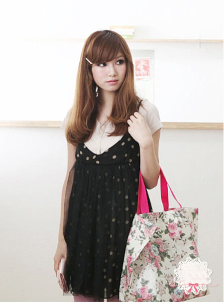 Nữ tính với váy liền họa tiết chấm bi - Hình 34