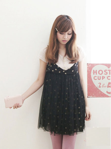 Nữ tính với váy liền họa tiết chấm bi - Hình 33
