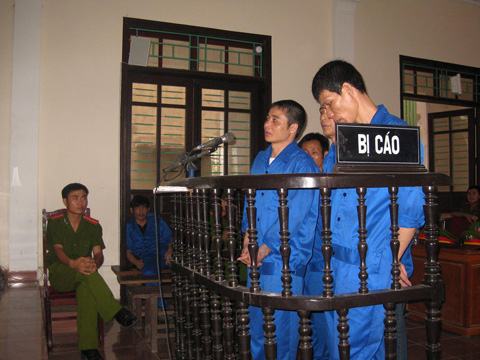 Quản giáo tiếp tay buôn ma túy vào trại giam - Hình 1
