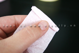 Biến giấy gói hoa cũ thành quả cầu hoa tuyệt đẹp - Hình 4