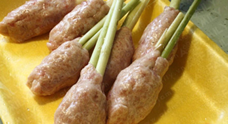 [Chế biến]- Cơm ngon với món gà cuốn sả - Hình 11