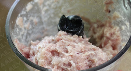 [Chế biến]- Cơm ngon với món gà cuốn sả - Hình 3