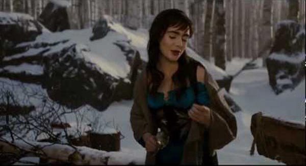 Cười nghiêng ngả với Bạch Tuyết Lily Collins - Hình 6