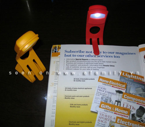 Độc đáo chiếc đèn đọc sách có thể... uốn dẻo - Hình 1