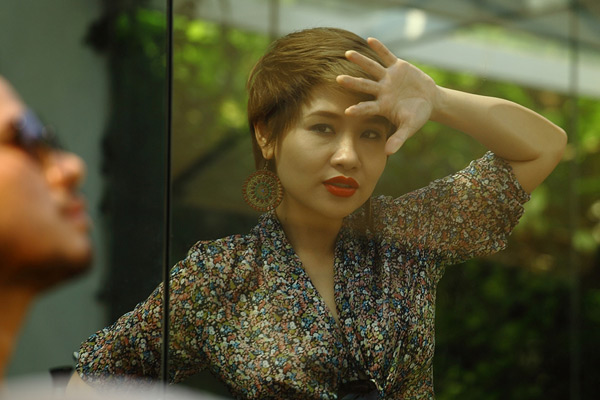 Mai Khôi khoe hình xăm quanh eo - Hình 9