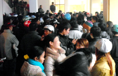 Nghệ An: Đổ xô làm hộ chiếu sau Tết - Hình 10