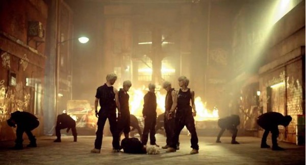 Đã mắt ngắm sân khấu riêng cực ngầu của B.A.P - Hình 1