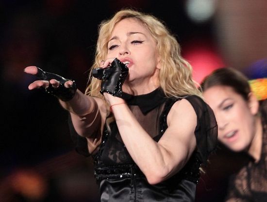 Madonna bật khóc vì kiệt sức với sân khấu trở lại - Hình 1