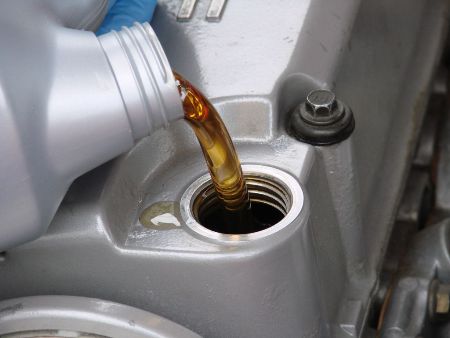 Thay dầu máy quá thường xuyên là lãng phí - Hình 1