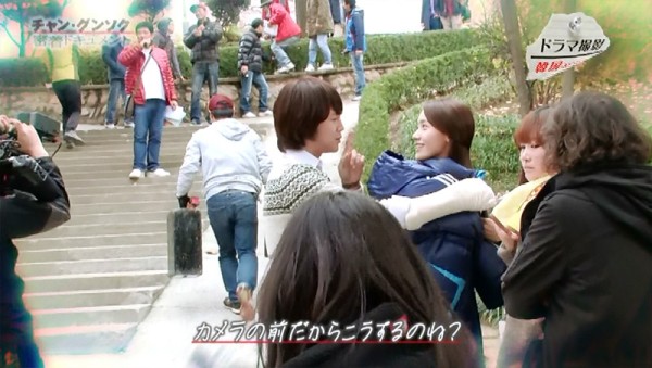 Jang Geun Suk băng kín tay vẫn hết lòng chăm sóc Yoona - Hình 1