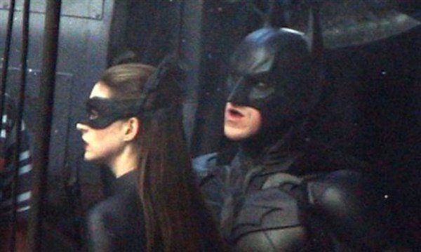 Miêu nữ Anne Hathaway là kẻ hai mặt - Hình 1