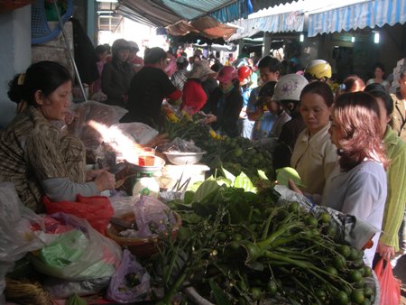 Sôi động thị trường đồ cúng ông Công, ông Táo - Hình 4