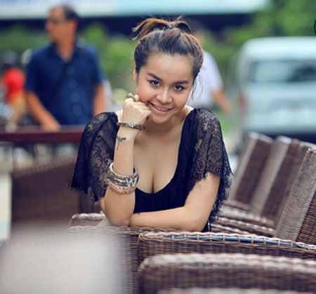 Yêu nữ hàng hiệu: Tôi vẫn đang bị ném đá - Hình 3
