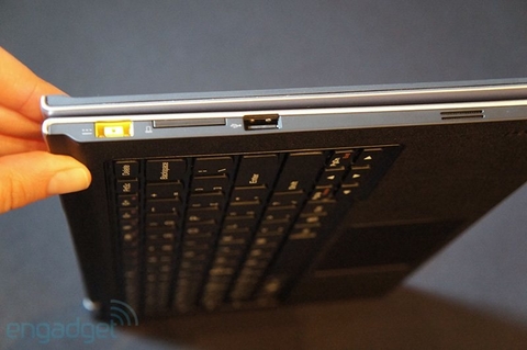 Ảnh thực tế Lenovo IdeaPad Yoga 11 và ThinkPad Edge Twist - Hình 9