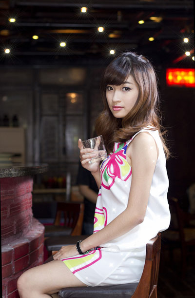 Đẹp với trang phục nữ tính - Hình 7