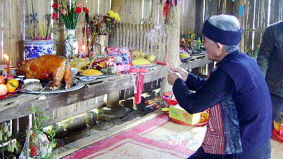 Đi tù vì bị cúng bùa chài - Hình 1