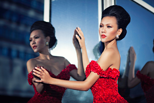Diệu Huyền xinh đẹp như đóa hồng nhung - Hình 2