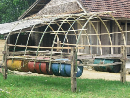 Rốn lũ Tân Hóa chuẩn bị vũ khí đón lũ - Hình 3