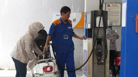 Xăng chưa giảm giá, DN muốn tăng hoa hồng? - Hình 1