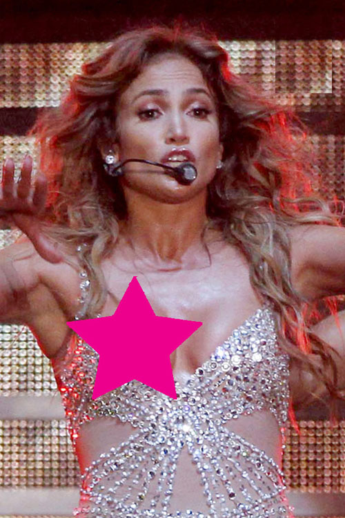 Jennifer Lopez lộ ngực trên sân khấu - Hình 3