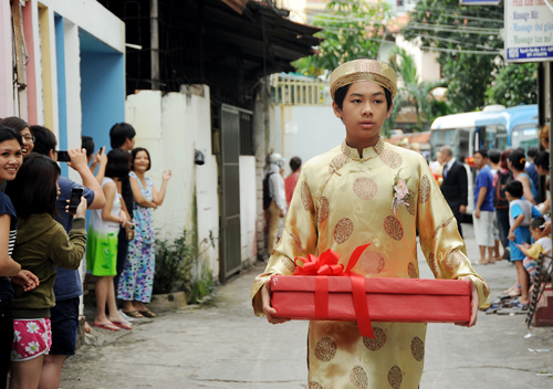 Đám hỏi đậm chất truyền thống của Hà Tăng - Louis Nguyễn - Hình 2