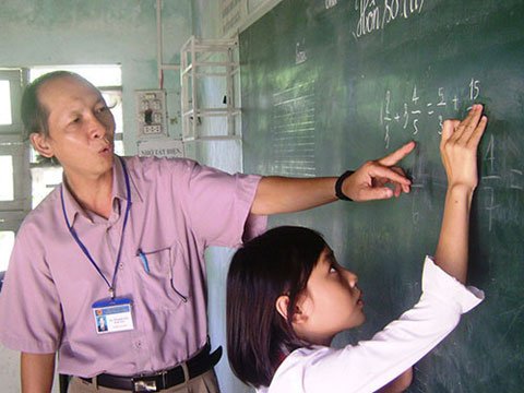 Hệ lụy khi lương giáo viên không đủ sống - Hình 1