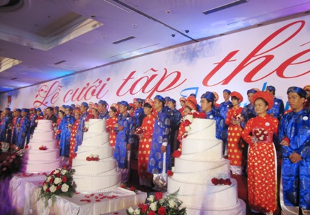 120 đôi uyên ương rạng rỡ trong đám cưới đông nhất Việt Nam - Hình 10