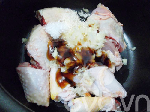[Chế biến] - Đùi gà hầm nấm và bí đỏ - Hình 3