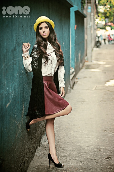 Cô bí thư Đoàn đẹp như búp bê Tây - Hình 4