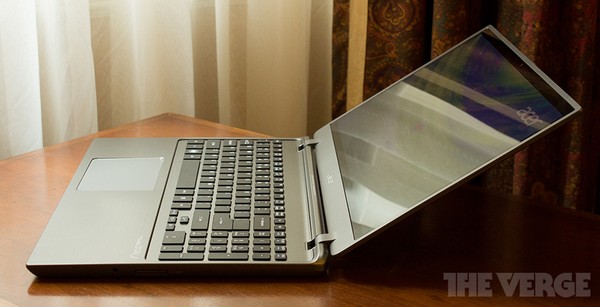 Điểm danh các đối thủ của MacBook Air - Hình 12